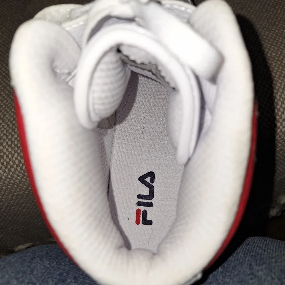 Fila High Tops men's size 7.5 NWOT. White with red ombre accent.